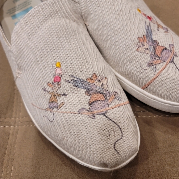 TOMS Disney X Cinderella Gus & Jaq Canvas Slip-on - Sz W9.5 US - Picture 2 of 10